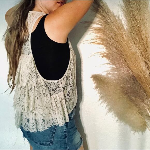 ANTHROPOLOGIE MOYNA Tiered Ruffle Back White Cream Beaded Lace Floral Vest M - Picture 3 of 8